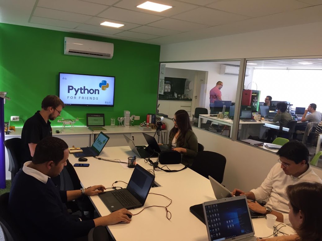 A adoção de analytics no Agro e por que ensinamos Python